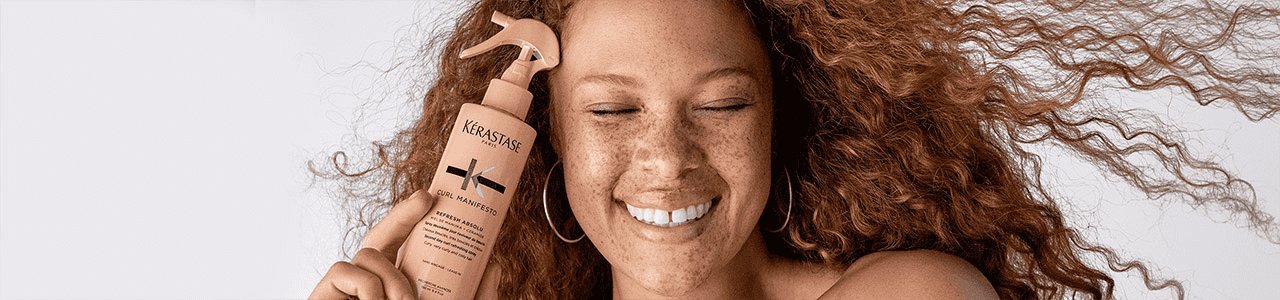 Mujer con producto Refresh Absolu Kérastase