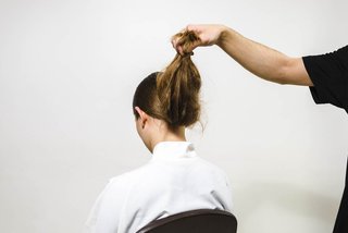 Paso 5 del tutorial de moño envuelto de Kérastase