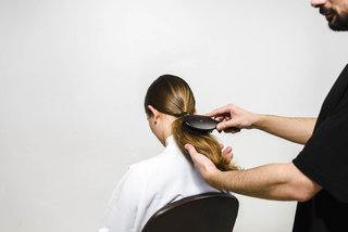 Paso 6 del tutorial de moño envuelto de Kérastase